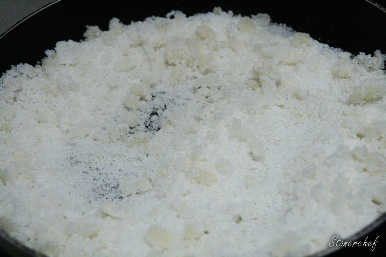 biały cukier przed karmelizacją