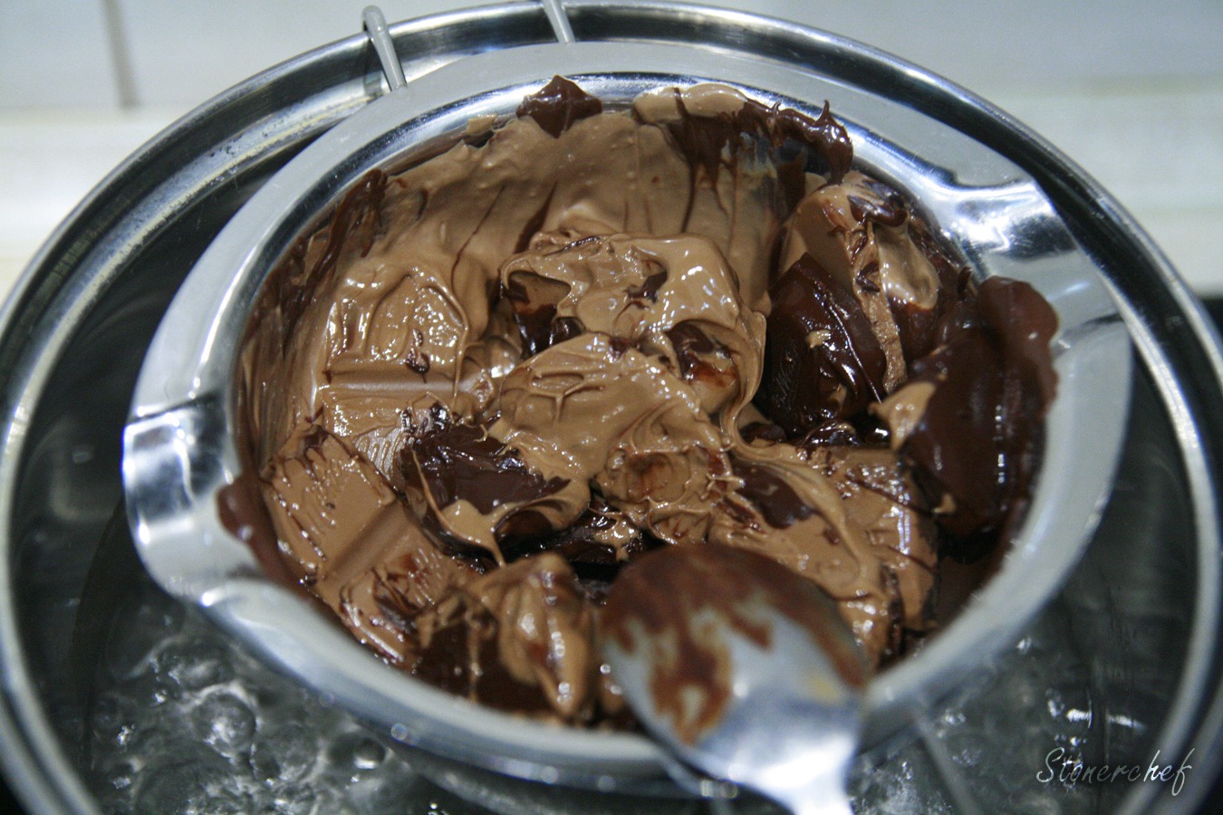 roztapiana czekolada w kąpieli wodnej