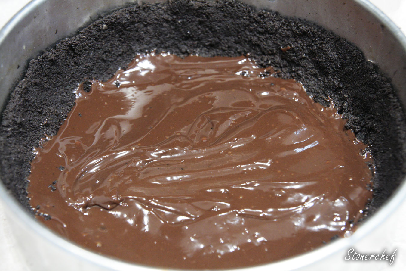 tarta wysmarowana polewą czekoladową