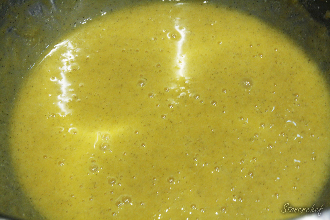 żółtka rozrobione z cukrem pudrem i wanilią