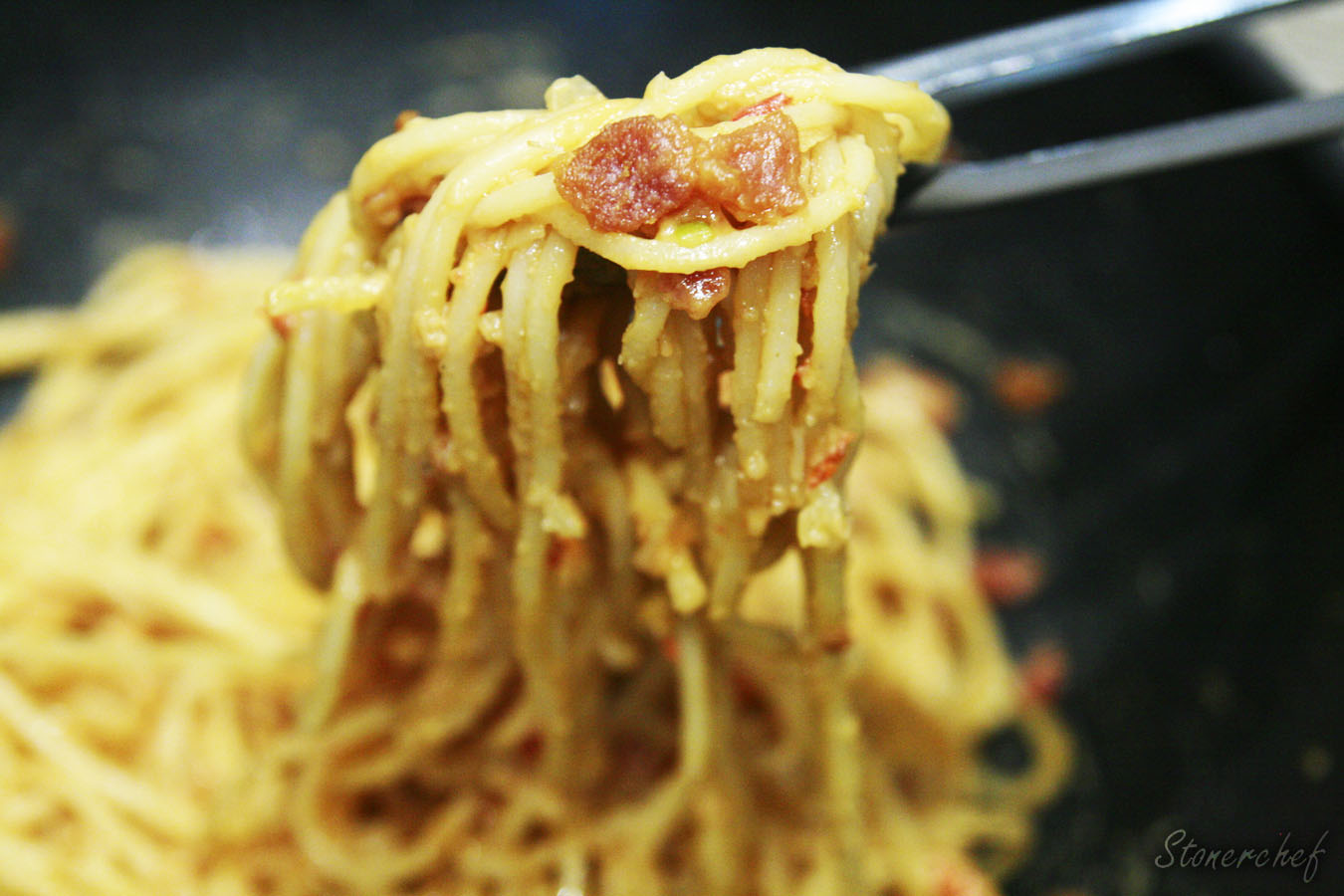 spaghetti z sosem orzechowym
