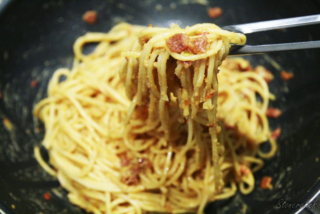 spaghetti z sosem orzechowym