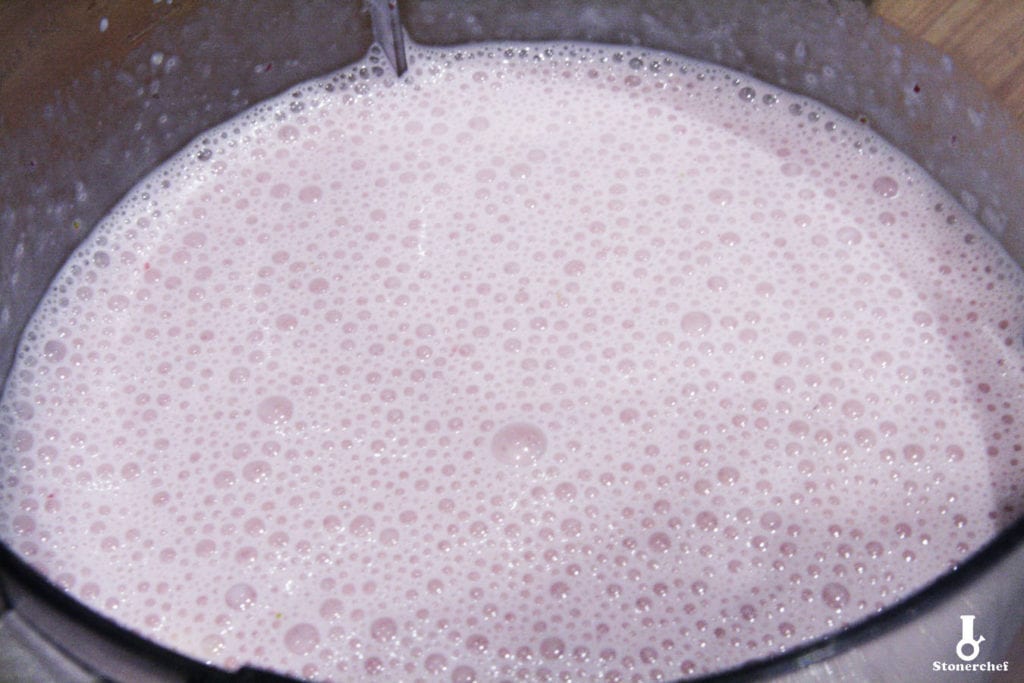 gotowy truskawkowy milkshake