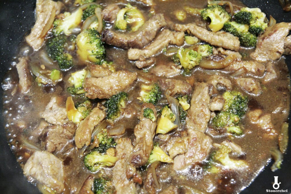 wołowina po mongolsku z brokułami w sosie