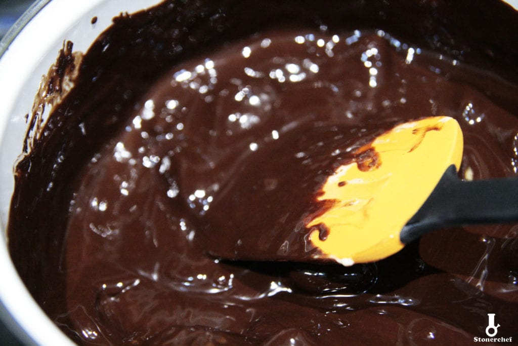 roztapiana czekolada w garnku