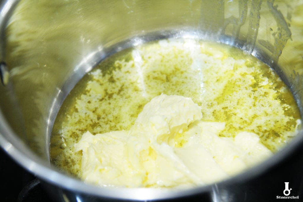 roztapiane masło w rondelku