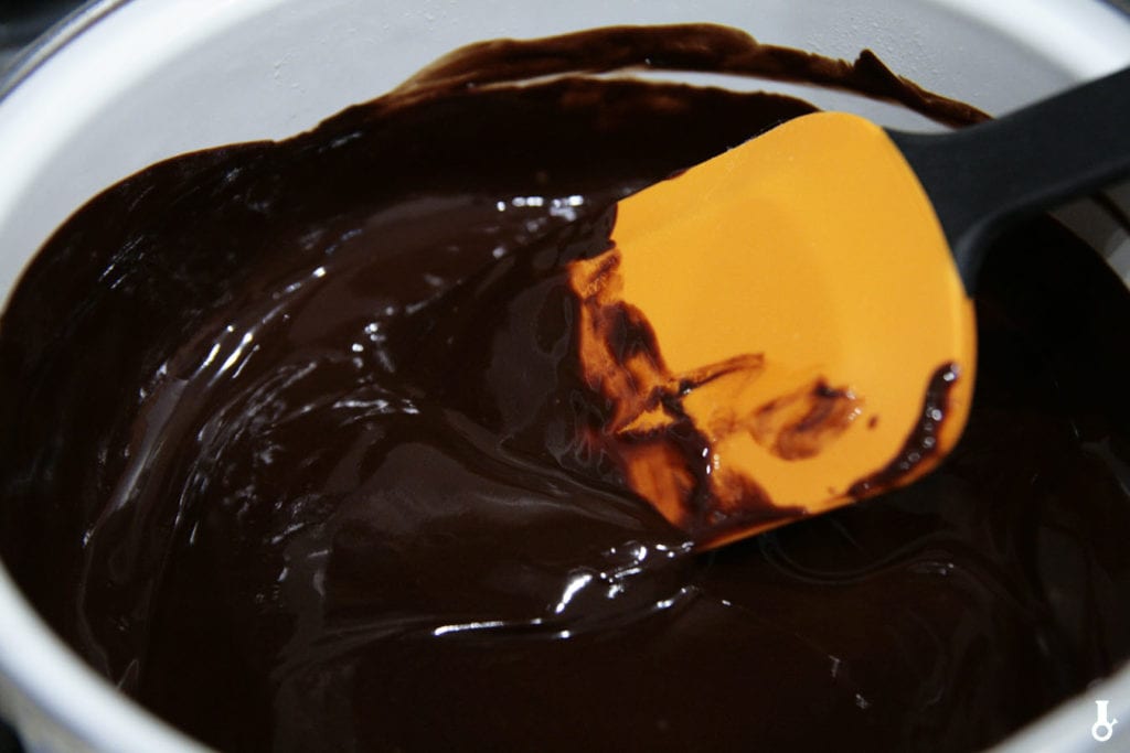 czekolada z masłem w rondelku